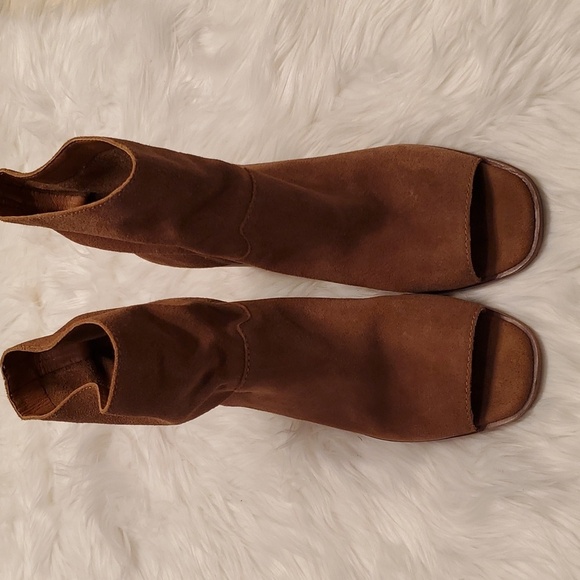 Lucky Brand Ryemi Suede Slouchy Peep Toe Bootie In Tan Block Heel Size 10 - Picture 6 of 7